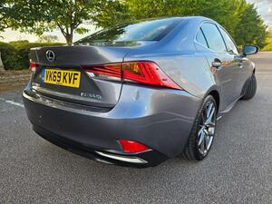 Lexus IS 2.5 300h F Sport E-CVT Euro 6 (s/s) 4dr