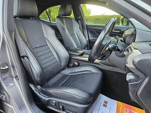 Lexus IS 2.5 300h F Sport E-CVT Euro 6 (s/s) 4dr