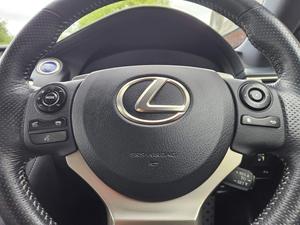 Lexus IS 2.5 300h F Sport E-CVT Euro 5 (s/s) 4dr