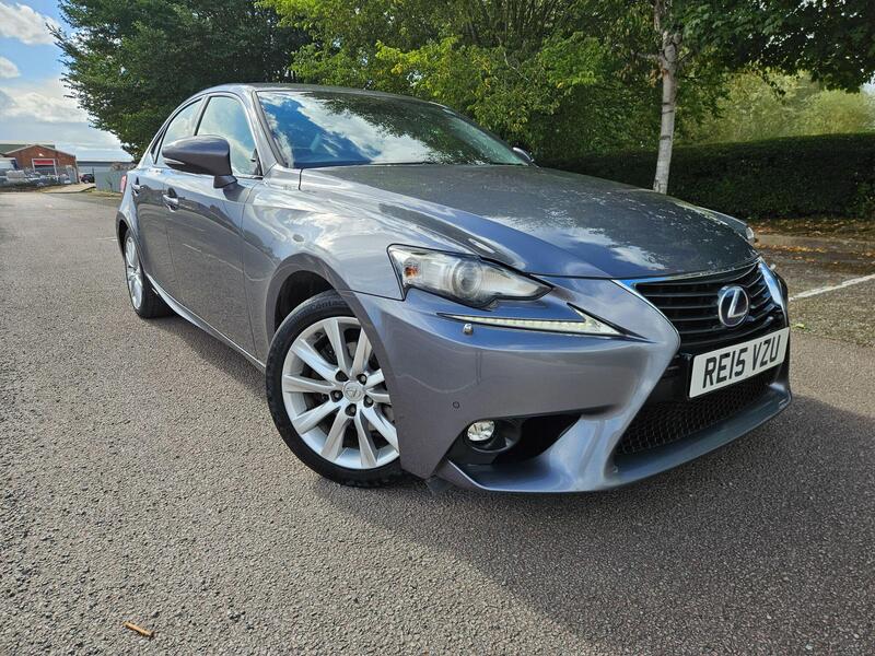 Lexus IS 2.5 300h Executive Edition Saloon 4dr Petrol Hybrid E-CVT Euro 5 (s/s) (223 ps)