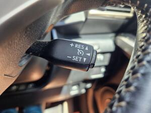 Lexus IS 2.5 300h Executive Edition Saloon 4dr Petrol Hybrid E-CVT Euro 5 (s/s) (223 ps)