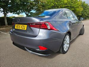 Lexus IS 2.5 300h Executive Edition Saloon 4dr Petrol Hybrid E-CVT Euro 5 (s/s) (223 ps)