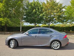 Lexus IS 2.5 300h Executive Edition Saloon 4dr Petrol Hybrid E-CVT Euro 5 (s/s) (223 ps)