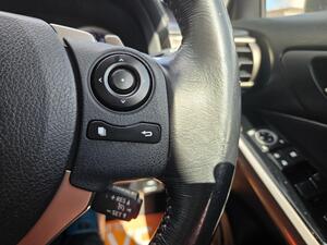 Lexus IS 2.5 300h Executive Edition Saloon 4dr Petrol Hybrid E-CVT Euro 5 (s/s) (223 ps)