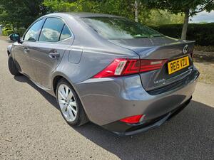 Lexus IS 2.5 300h Executive Edition Saloon 4dr Petrol Hybrid E-CVT Euro 5 (s/s) (223 ps)