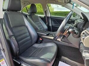 Lexus IS 2.5 300h Executive Edition Saloon 4dr Petrol Hybrid E-CVT Euro 5 (s/s) (223 ps)