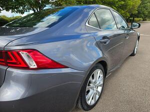Lexus IS 2.5 300h Executive Edition Saloon 4dr Petrol Hybrid E-CVT Euro 5 (s/s) (223 ps)