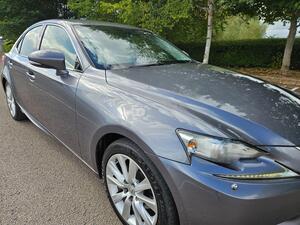 Lexus IS 2.5 300h Executive Edition Saloon 4dr Petrol Hybrid E-CVT Euro 5 (s/s) (223 ps)