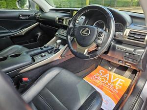 Lexus IS 2.5 300h Executive Edition Saloon 4dr Petrol Hybrid E-CVT Euro 5 (s/s) (223 ps)