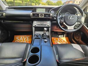 Lexus IS 2.5 300h Executive Edition Saloon 4dr Petrol Hybrid E-CVT Euro 5 (s/s) (223 ps)