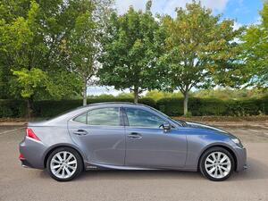 Lexus IS 2.5 300h Executive Edition Saloon 4dr Petrol Hybrid E-CVT Euro 5 (s/s) (223 ps)