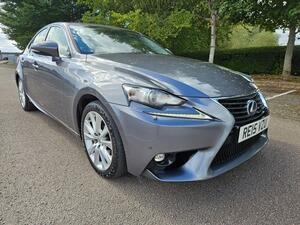 Lexus IS 2.5 300h Executive Edition Saloon 4dr Petrol Hybrid E-CVT Euro 5 (s/s) (223 ps)