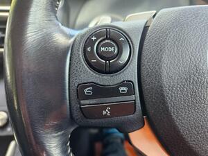 Lexus IS 2.5 300h Executive Edition Saloon 4dr Petrol Hybrid E-CVT Euro 5 (s/s) (223 ps)