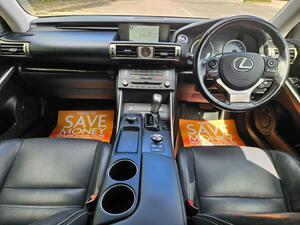 Lexus IS 2.5 300h Executive Edition Saloon 4dr Petrol Hybrid E-CVT Euro 5 (s/s) (223 ps)