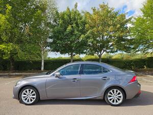 Lexus IS 2.5 300h Executive Edition Saloon 4dr Petrol Hybrid E-CVT Euro 5 (s/s) (223 ps)