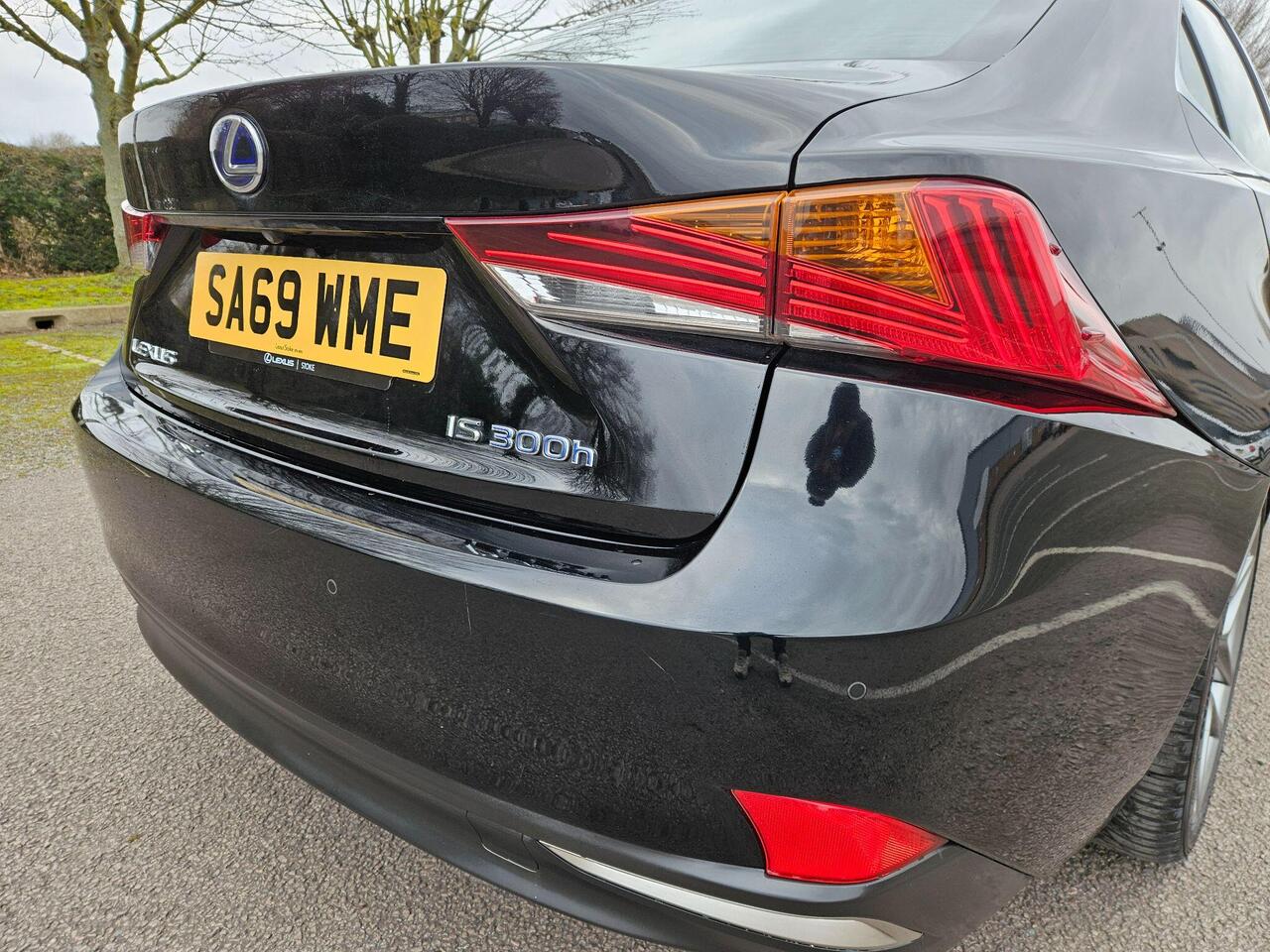 Lexus IS 2.5 300H F Sport E-CVT EURO 6 (s/s) 4dr