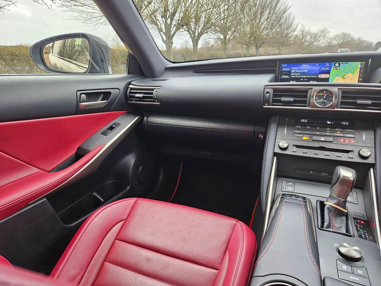 Lexus IS 2.5 300H F Sport E-CVT EURO 6 (s/s) 4dr