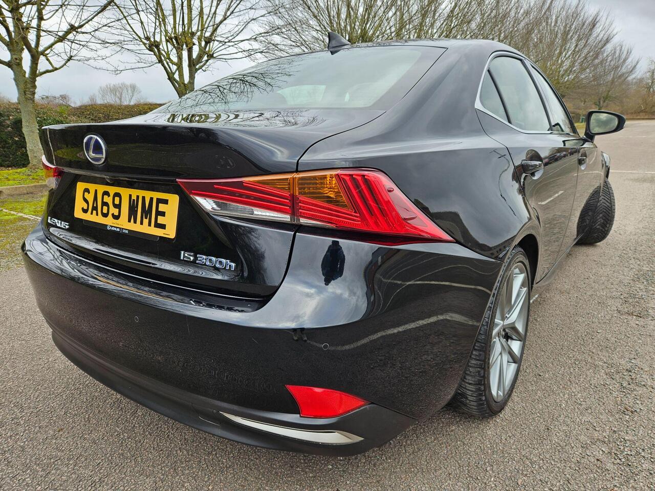 Lexus IS 2.5 300H F Sport E-CVT EURO 6 (s/s) 4dr