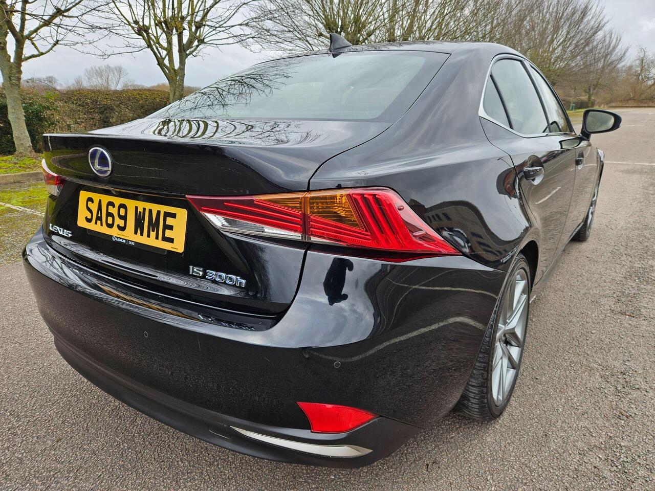 Lexus IS 2.5 300H F Sport E-CVT EURO 6 (s/s) 4dr