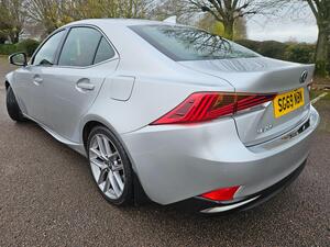 Lexus IS 2.5 300H F Sport E-CVT EURO 6 (s/s) 4dr