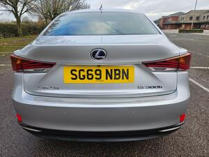 Lexus IS 2.5 300H F Sport E-CVT EURO 6 (s/s) 4dr