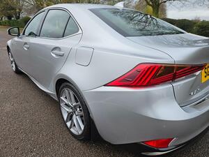 Lexus IS 2.5 300H F Sport E-CVT EURO 6 (s/s) 4dr