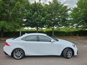 Lexus IS 2.5 300h F Sport E-CVT Euro 6 (s/s) 4dr