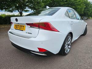 Lexus IS 2.5 300h F Sport E-CVT Euro 6 (s/s) 4dr