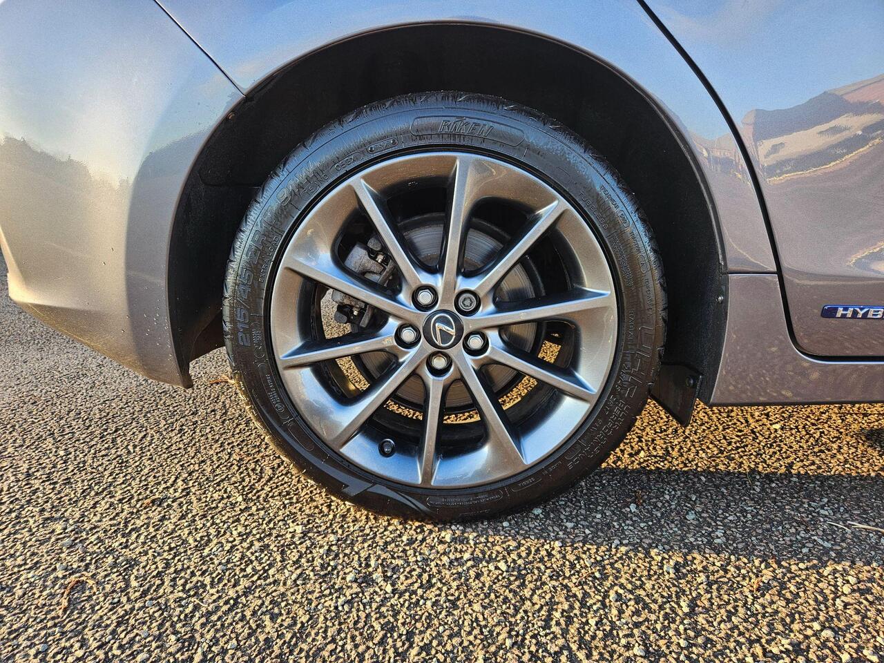 Lexus CT 1.8 200h Advance CVT Euro 5 (s/s) 5dr