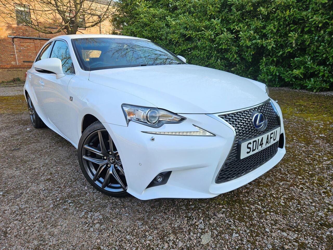 Lexus IS 2.5 300h F Sport E-CVT Euro 5 (s/s) 4dr