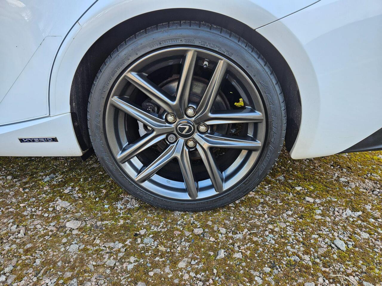Lexus IS 2.5 300h F Sport E-CVT Euro 5 (s/s) 4dr