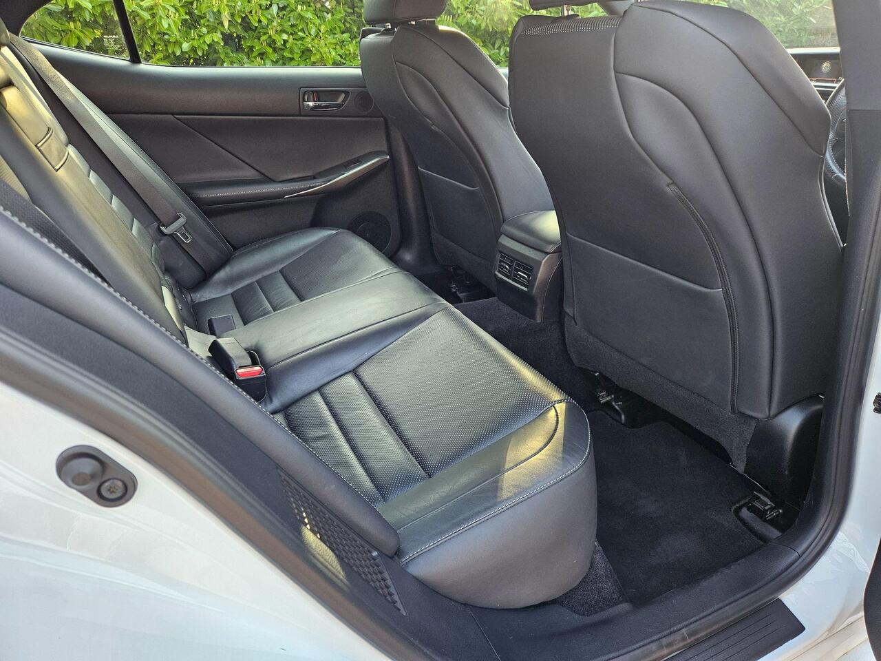 Lexus IS 2.5 300h F Sport E-CVT Euro 5 (s/s) 4dr