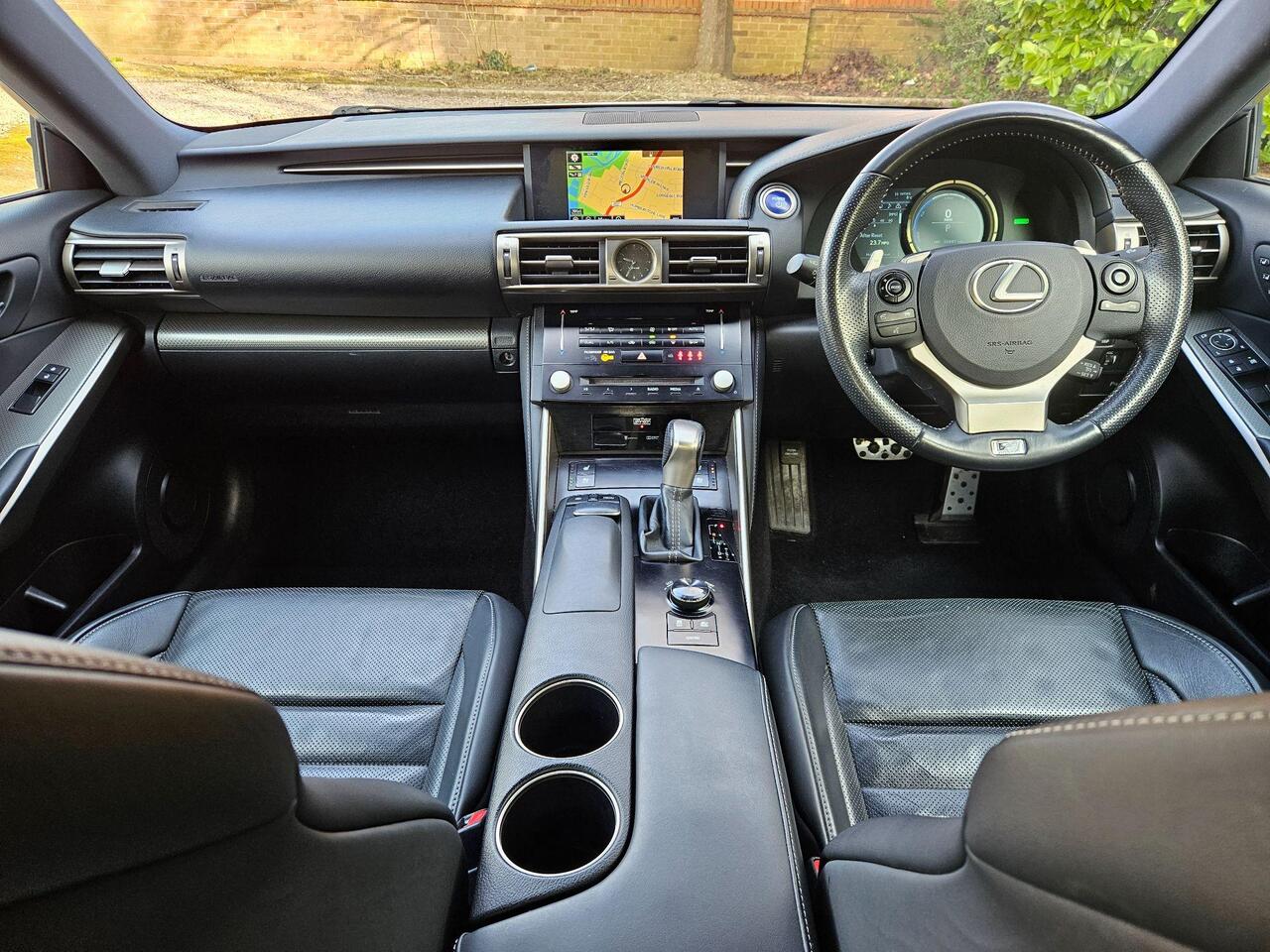 Lexus IS 2.5 300h F Sport E-CVT Euro 5 (s/s) 4dr