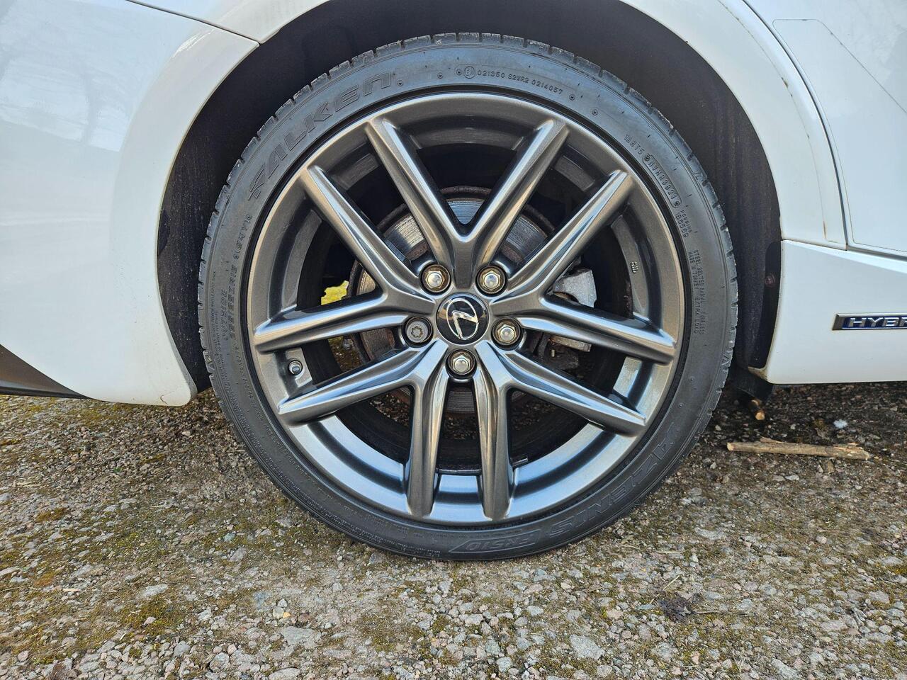 Lexus IS 2.5 300h F Sport E-CVT Euro 5 (s/s) 4dr