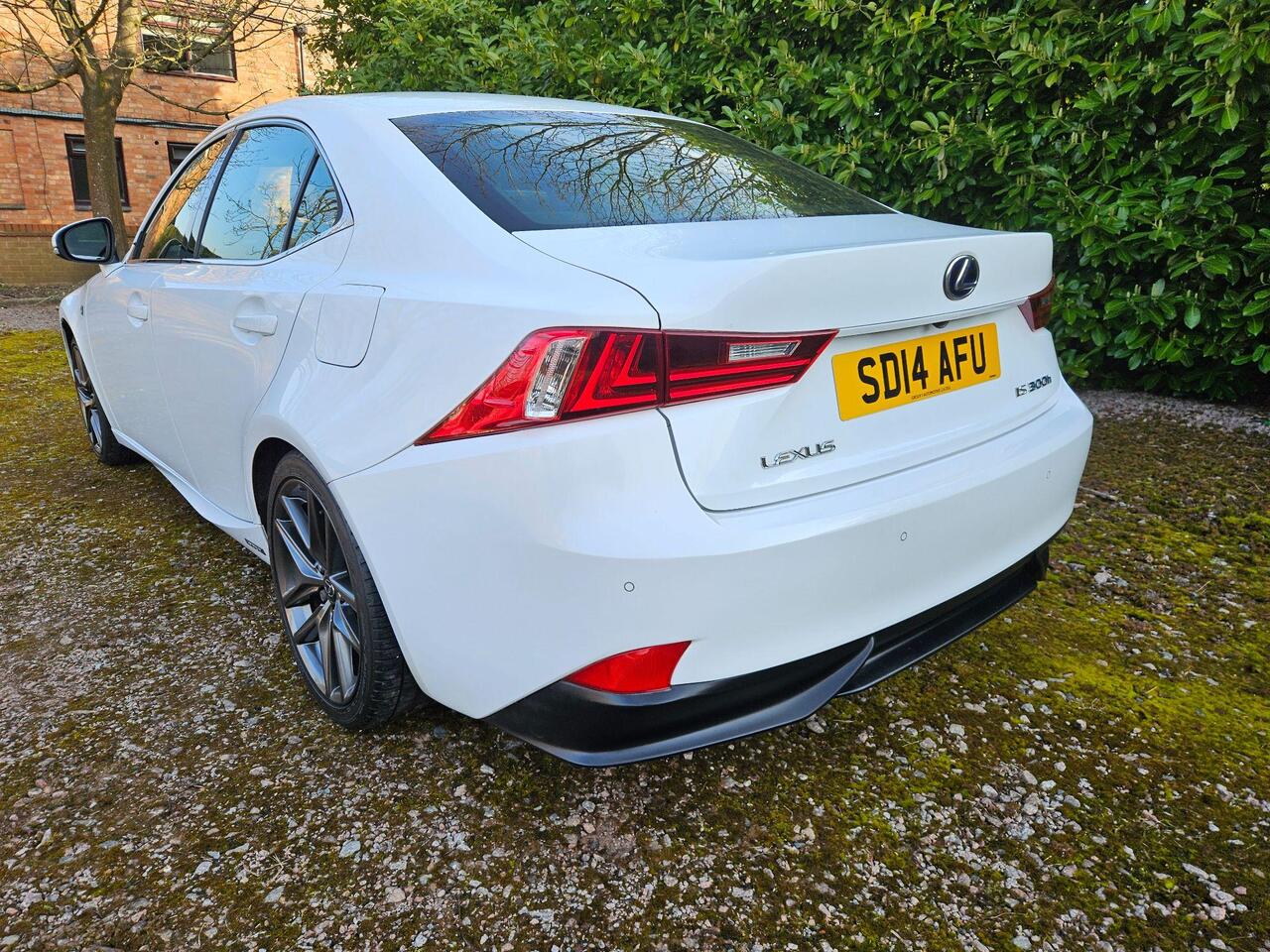 Lexus IS 2.5 300h F Sport E-CVT Euro 5 (s/s) 4dr