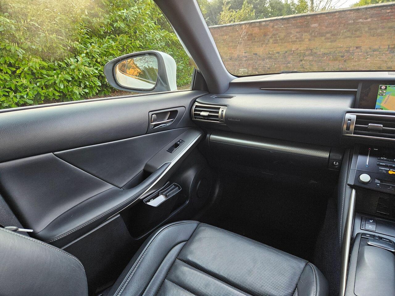 Lexus IS 2.5 300h F Sport E-CVT Euro 5 (s/s) 4dr
