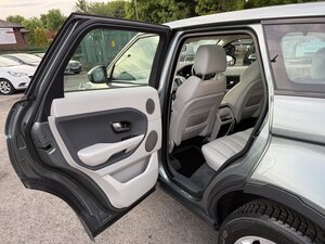Land Rover Range Rover Evoque 2.2 Range Rover Evoque PURE ED4 4X2 5dr