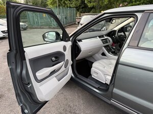 Land Rover Range Rover Evoque 2.2 Range Rover Evoque PURE ED4 4X2 5dr