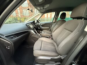 Vauxhall Zafira Tourer 1.4 Zafira Tourer SRI NAV T 5dr