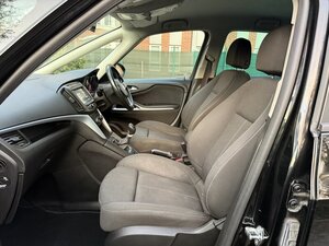 Vauxhall Zafira Tourer 1.4 Zafira Tourer SRI NAV T 5dr