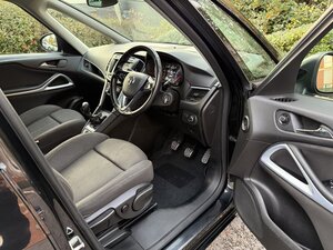 Vauxhall Zafira Tourer 1.4 Zafira Tourer SRI NAV T 5dr