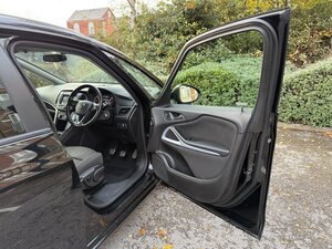 Vauxhall Zafira Tourer 1.4 Zafira Tourer SRI NAV T 5dr