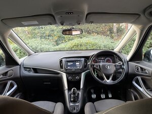 Vauxhall Zafira Tourer 1.4 Zafira Tourer SRI NAV T 5dr