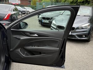 Vauxhall Insignia 1.6 Insignia SRI TD AUTO 5dr