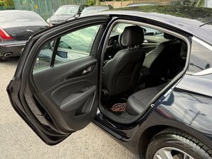 Vauxhall Insignia 1.6 Insignia SRI TD AUTO 5dr