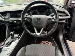 Vauxhall Insignia 1.6 Insignia SRI TD AUTO 5dr
