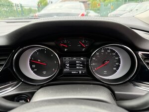 Vauxhall Insignia 1.6 Insignia SRI TD AUTO 5dr