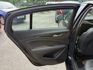 Vauxhall Insignia 1.6 Insignia SRI TD AUTO 5dr