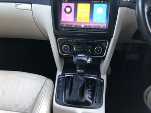 Skoda Superb 2.0 TDI Elegance DSG Euro 4 5dr