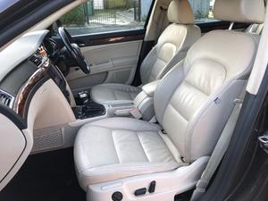 Skoda Superb 2.0 TDI Elegance DSG Euro 4 5dr